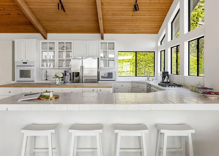 Pacific View Malibu By Avantstay