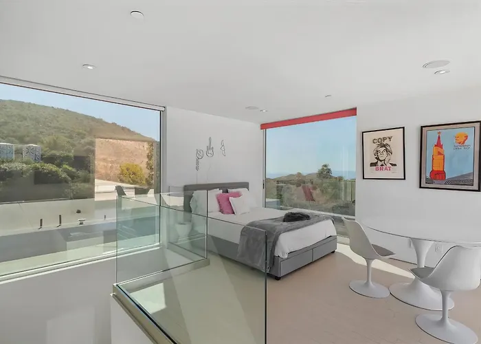 Malibu Art Haven - Pool, Hot Tub & Guest House